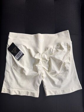 Seamless Cream High-Waist Women’s Shorts